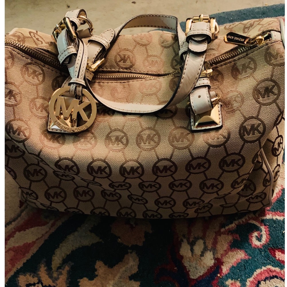 NWOT MICHAEL KORS PURSE💛